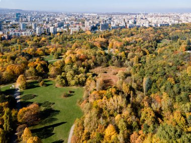 Bulgaristan 'ın Sofya kentindeki South Park' ın şaşırtıcı Sonbahar manzarası