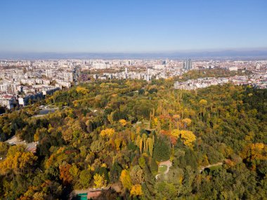 Bulgaristan 'ın Sofya kentindeki South Park' ın şaşırtıcı Sonbahar manzarası