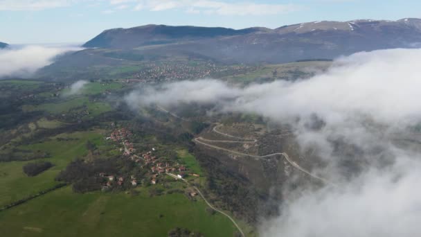 保加利亚巴尔干山区Milanovo村附近Iskar河谷的空中景观 — 图库视频影像