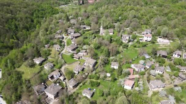 Flygfoto Spring Utsikt Över Byn Bozhentsi Gabrovo Regionen Bulgarien — Stockvideo