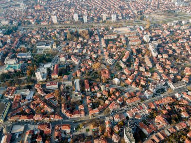 Bulgaristan 'ın Kyustendil kentinin şaşırtıcı hava gün batımı manzarası