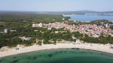 Bulgaristan 'ın Burgaz Bölgesi' ndeki Kiten kasabasının Güney Sahili 'nin şaşırtıcı hava manzarası 
