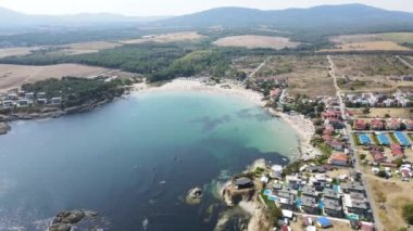 Bulgaristan 'ın Burgaz Bölgesi' nin Çarevo kasabası yakınlarındaki Arapya plajının hava manzarası 