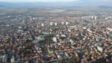 Bulgaristan 'ın Kyustendil kentinin şaşırtıcı hava gün batımı manzarası