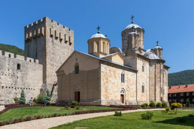 Despotovac, Sırbistan - 11 Ağustos 2019: 1406 ve 1418 yılları arasında kurulan Ortaçağ Manasija manastırı, Sumadija ve Batı Sırbistan