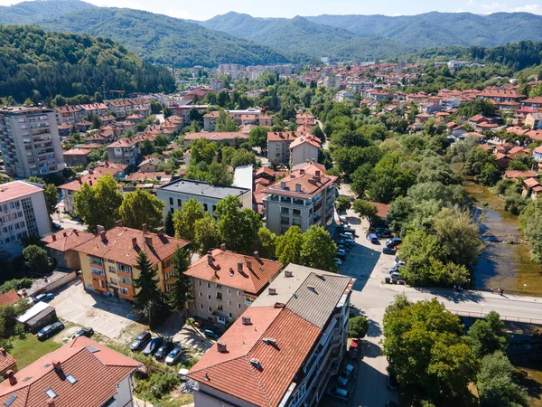 Bulgaristan 'ın Truva, Lovech bölgesinin merkezinin şaşırtıcı hava manzarası