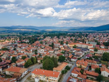 Bulgaristan 'ın Blagoevgrad bölgesinin ünlü Bansko kayak beldesinin hava manzarası