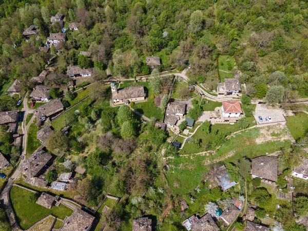 Vista Aérea Primavera Aldeia Bozhentsi Região Gabrovo Bulgária — Fotografia de Stock