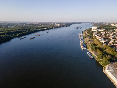 Bulgaristan 'ın Tuna Nehri ve Rusçuk Kenti' nin şaşırtıcı hava manzarası