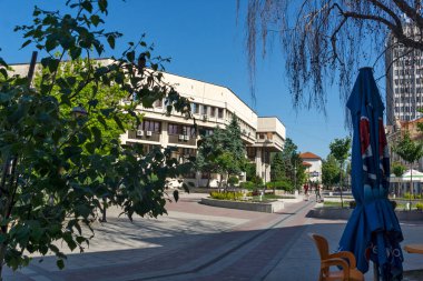 VIDIN, BULGARIA - 23 Mayıs 2021: Bulgaristan 'ın Vidin kentinin merkezindeki Bdintsi Meydanı Panoraması