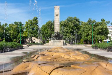 VIDIN, BULGARIA - 23 Mayıs 2021: Bulgaristan 'ın Vidin kentinin merkezindeki Bdintsi Meydanı Panoraması