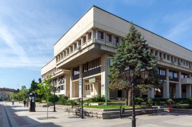 VIDIN, BULGARIA - 23 Mayıs 2021: Bulgaristan 'ın Vidin kentinin merkezindeki Bdintsi Meydanı Panoraması