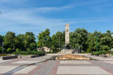 VIDIN, BULGARIA - 23 Mayıs 2021: Bulgaristan 'ın Vidin kentinin merkezindeki Bdintsi Meydanı Panoraması