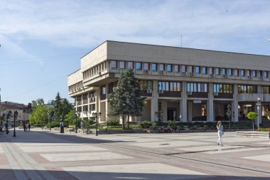 VIDIN, BULGARIA - 23 Mayıs 2021: Bulgaristan 'ın Vidin kentinin merkezindeki Bdintsi Meydanı Panoraması