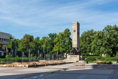 VIDIN, BULGARIA - 23 Mayıs 2021: Bulgaristan 'ın Vidin kentinin merkezindeki Bdintsi Meydanı Panoraması
