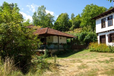 Bulgaristan 'ın Lovech bölgesindeki Oreshak köyünde otantik ondokuzuncu yüzyıl evleriyle Baba Stana (Büyükanne Stana) mahallesi