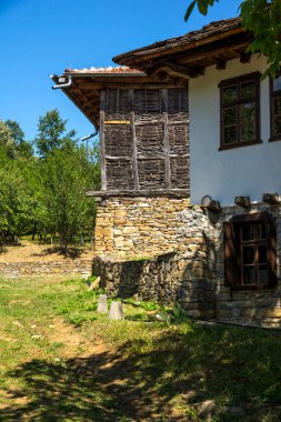 Bulgaristan 'ın Lovech bölgesindeki Oreshak köyünde otantik ondokuzuncu yüzyıl evleriyle Baba Stana (Büyükanne Stana) mahallesi