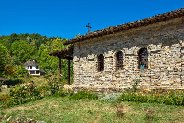 近所ババ スタナ 祖母スタナ オレシャクの村で本物の19世紀の家 Lovech地域 ブルガリア — ストック写真