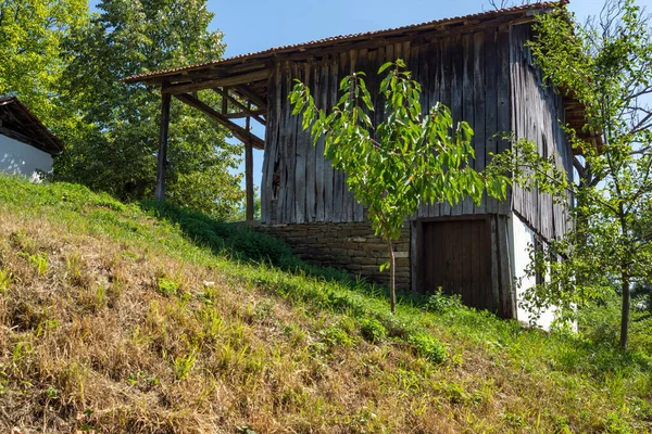 Bulgaristan 'ın Lovech bölgesindeki Oreshak köyünde otantik ondokuzuncu yüzyıl evleriyle Baba Stana (Büyükanne Stana) mahallesi
