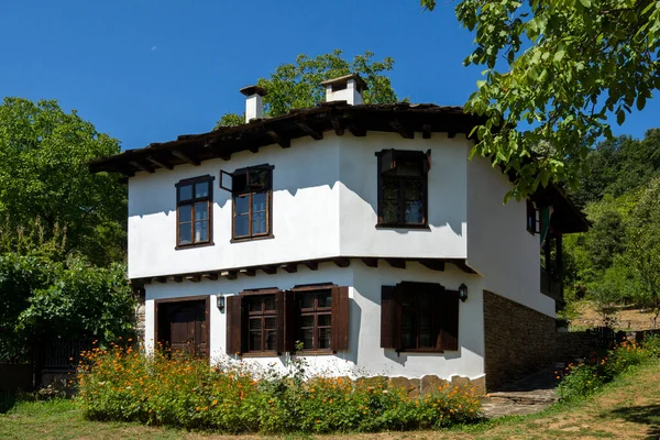 Bulgaristan Lovech Bölgesindeki Oreshak Köyünde Otantik Ondokuzuncu Yüzyıl Evleriyle Baba — Stok fotoğraf