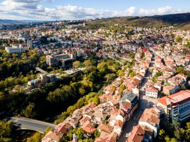 Bulgaristan 'ın Veliko Tarnovo kentinin şaşırtıcı hava manzarası