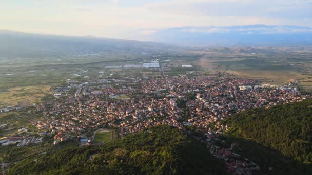 Αεροφωτογραφία Του Ηλιοβασιλέματος Της Πόλης Petrich Περιοχή Blagoevgrad Βουλγαρία — Αρχείο Βίντεο