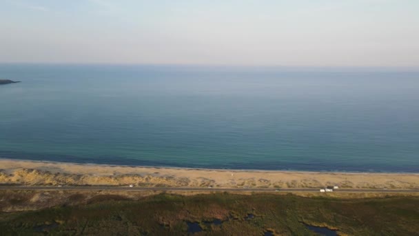 Vista Aérea Del Atardecer Playa Del Conductor Cerca Del Complejo — Vídeo de stock
