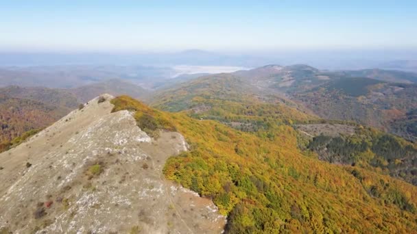 Amazing Autumn Landscape Erul Mountain Κοντά Στην Κορυφή Golemi Pernik — Αρχείο Βίντεο