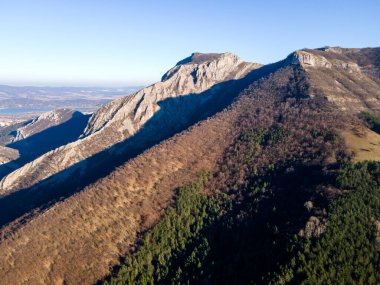 Balkan Dağları ve Vratsata Geçidi 'nin İnanılmaz Sonbahar Manzarası, Bulgaristan