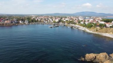 Bulgaristan 'ın Burgaz Bölgesi Ahtopol kentindeki inanılmaz hava manzaralı kasaba 