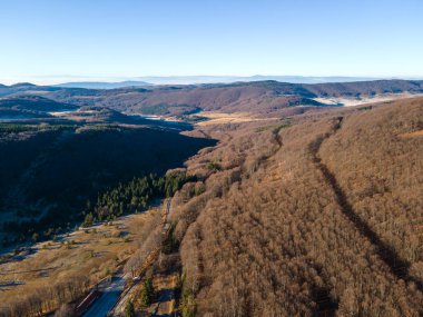 Petrohan Geçidi, Balkan Dağları, Bulgaristan 'ın Havadan Sonbahar manzarası