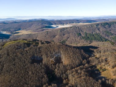 Petrohan Geçidi, Balkan Dağları, Bulgaristan 'ın Havadan Sonbahar manzarası