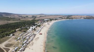 Bulgaristan 'ın Burgaz Bölgesi' nin Sozopol kasabası yakınlarındaki Gradina (Bahçe) plajının havadan manzarası 