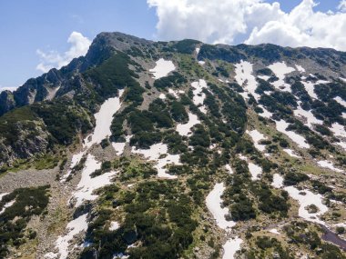 Bulgaristan 'ın Popovo Gölü yakınlarındaki Pirin Dağı' nın şaşırtıcı hava manzarası