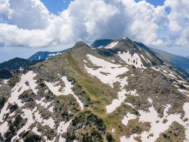 Bulgaristan 'ın Popovo Gölü yakınlarındaki Pirin Dağı' nın şaşırtıcı hava manzarası