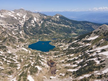 Bulgaristan 'ın Popovo Gölü yakınlarındaki Pirin Dağı' nın şaşırtıcı hava manzarası