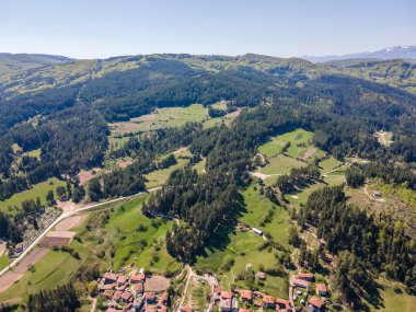 Bulgaristan 'ın Sofya Bölgesi' nin tarihi Koprivshtitsa kentinin hava manzarası