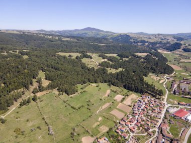 Bulgaristan 'ın Sofya Bölgesi' nin tarihi Koprivshtitsa kentinin hava manzarası