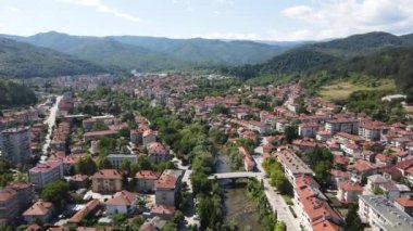 Bulgaristan 'ın Truva, Lovech bölgesinin merkezinin şaşırtıcı hava manzarası 