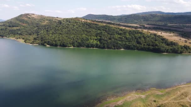 ブルガリア ラヴェチ地方クラペッツ貯水池の空中写真 — ストック動画