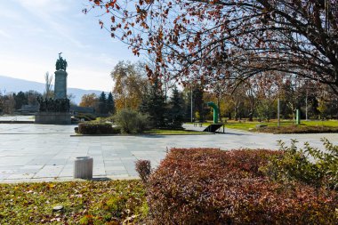 SOFYA, BULGARIA - 11 Kasım 2021: Bulgaristan 'ın Sofya kentindeki Sovyet Ordusu Anıtı