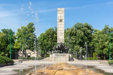 VIDIN, BULGARIA - 23 Mayıs 2021: Bulgaristan 'ın Vidin kentinin merkezindeki Bdintsi Meydanı' nın panoramik manzarası