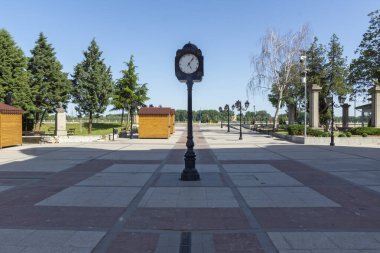 VIDIN, BULGARIA - 23 Mayıs 2021: Bulgaristan 'ın Vidin kentinin merkezindeki Bdintsi Meydanı' nın panoramik manzarası