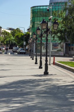 VIDIN, BULGARIA - 23 Mayıs 2021: Bulgaristan 'ın Vidin kentinin merkezindeki Bdintsi Meydanı' nın panoramik manzarası