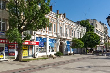VIDIN, BULGARIA - 23 Mayıs 2021: Bulgaristan 'ın Vidin kentinin merkezindeki Bdintsi Meydanı' nın panoramik manzarası