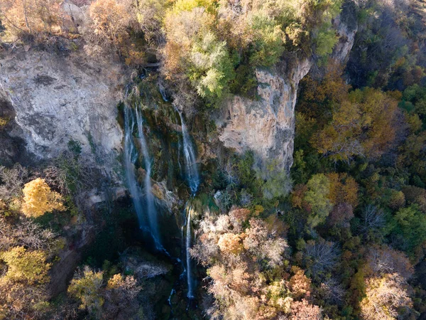 Vista Aérea Outono Cachoeira Polska Skakavitsa Montanha Zemen Região Kyustendil — Fotografia de Stock