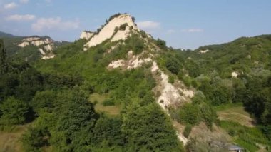 Rozhen kum piramitlerinin hava günbatımı manzarası, Blagoevgrad bölgesi, Bulgaristan