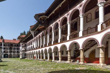RILA Monasteri, BULGARIA - 24 Haziran 2021: Rila Ortodoks Manastırı (Rila Manastırı), Kyustendil Bölgesi, Bulgaristan