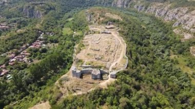 İkinci Bulgar İmparatorluğu, Rusçuk bölgesi ve Bulgaristan 'dan Ortaçağ tahkim edilmiş Cherven kentinin havadan görünüşü