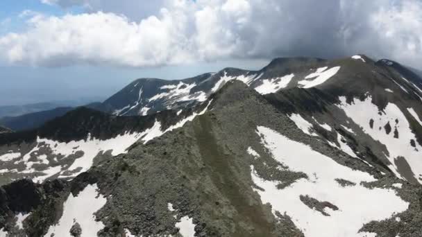 Niesamowity Widok Lotu Ptaka Szczyt Dzhano Pirin Mountain Bułgaria — Wideo stockowe